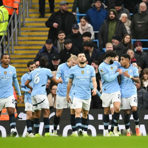 Time do Manchester City comemora vitória contra o West Ham (Foto: Oli Scarff/AFP)