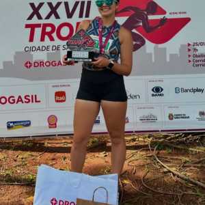 Vitória Ferreira comemora 5º lugar geral na prova de 6K - Troféu Cidade de São Paulo - Foto: Instagram Atleta