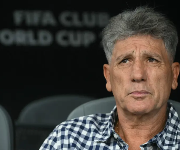 Renato Gaúcho durante jogo entre Fluminense e Chelsea pela semifinal do Mundial de Clubes (Foto: Paul ELLIS / AFP)
