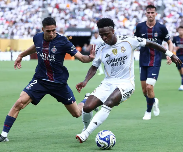 Vini Jr em ação pelo Real Madrid contra o PSG (Foto: FRANCK FIFE / AFP)
