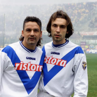 Andrea Pirlo começou sua carreira como jogador no Brescia ao lado de Baggio e treinado por Mircea Lucescu — Foto: Getty Images

