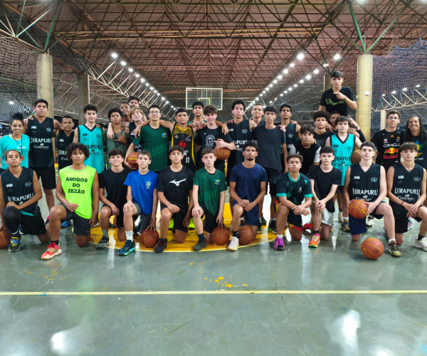 Equipe de Basquete do Uirapuru durante treino - Foto: Camilinha
