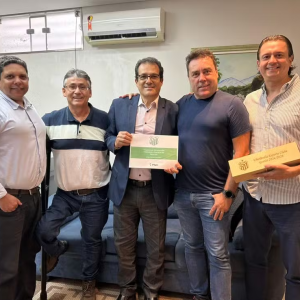 Em outubro, Uberlândia assinou com empresa para desenvolver projeto de SAF — Foto: Uberlândia Esporte Clube