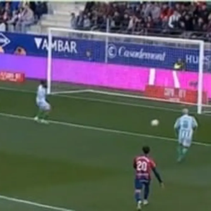 Vitor Roque perde chance clara pelo Real Betis (Foto: Reprodução)