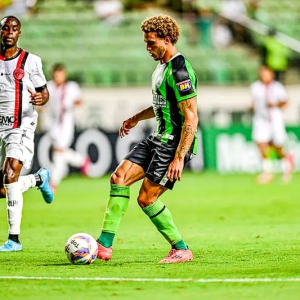 Figueiredo fechou a goleada por 7 a 0 sobre o Pouso Alegre, no Independência (Foto: Mourão Panda/América)
