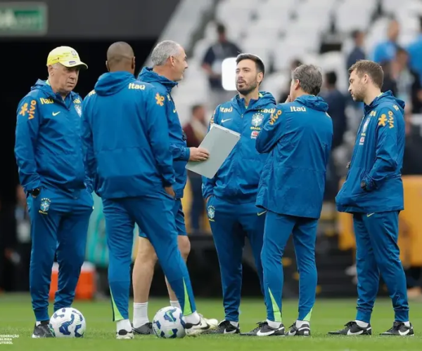 Carlo e Davide Ancelotti na Seleção Brasileira (Foto: Reprodução/Instagram)