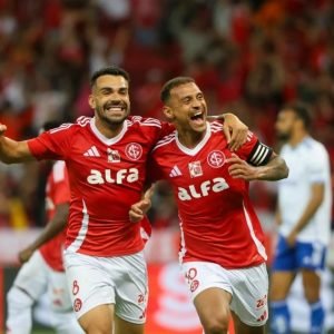 A expulsão de Jonathan Jesus no início da partida foi decisiva para a vitória do Internacional por 3 a 0 sobre o Cruzeiro, pela 2ª rodada do Brasileirão 2025. Clube mineiro protestou nas redes sociais. - Foto: Ricardo Duarte/Internacional