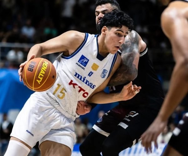 A equipe da cidade de Franca, vence o KTO Minas (de branco) em Belo Horizonte - Foto Hedgard Moraes/MTC