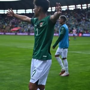 Miguelito, reforço do América/MG, fez o único gol da Bolívia em derrota para o Perú - Foto: Arturo Orgaz Aramayo/Bolívia