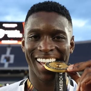 Luiz Henrique é eleito Rei da América depois de ser campeão da Libertadores pelo Botafogo (Foto: Vitor Silva/ Botafogo)