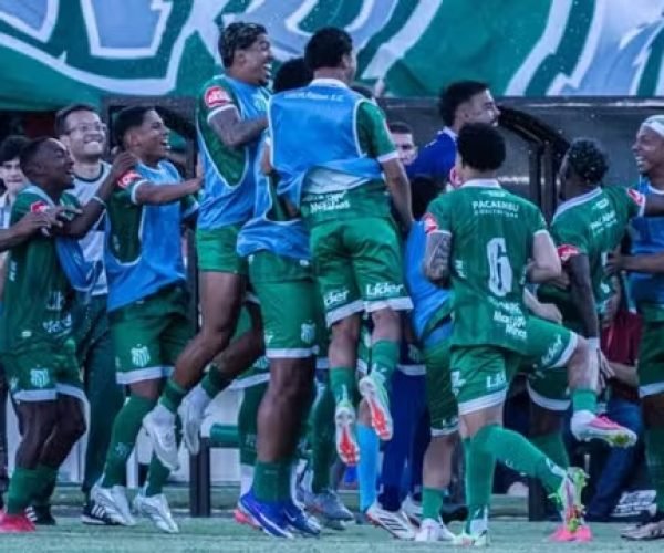 Uberlândia vence ABC no Sabiá e fica a um empate da final da Série D