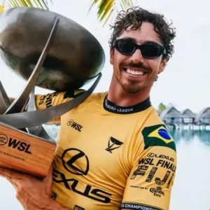 O brasileiro Yago Dora conquista o oitavo mundial de Surf para o Brasil - Foto: Divulgação/WSL