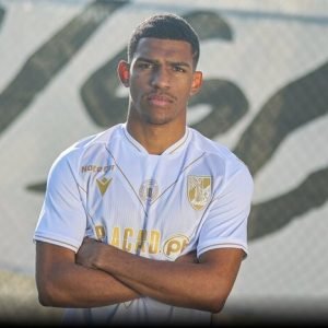 Atacante Patrick Moura chega ao Uberlândia para sequência da Série D - Foto: Divulgação/Vitória/POR