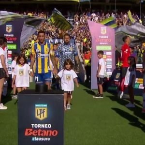 Protesto marca entrada em campo e esquenta clima nas oitavas do Clausura argentino