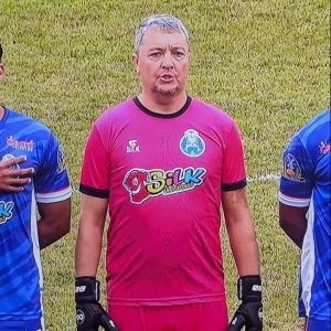 O goleiro Heverton fez sua primeira partida como profissional aos 44 anos e ajudou sua equipe a vencer o Metropolitano - Foto: Reprodução/ND