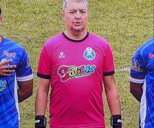 O goleiro Heverton fez sua primeira partida como profissional aos 44 anos e ajudou sua equipe a vencer o Metropolitano - Foto: Reprodução/ND