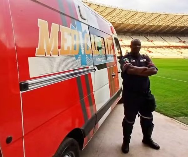 Ex-goleiro Glaysson, trabalha atuamente como mototorista de Ambulância em Belo Horizonte - Foto: Acervo pessoal de Glaysson