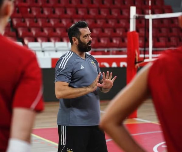 Rui Moreira - Técnico da equipe de Vôlei Feminino do Praia Clube - Foto: Benfica/divulgação