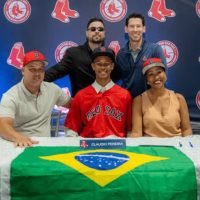 Brasileiro Cláudio Pereira Assina com o Boston Red Sox e Marca Nova Era para o Beisebol Nacional