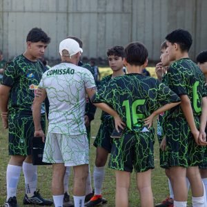 O Técnico Alemãozinho orienta seus comandados do Uirapuru Iate Clube - Foto: @raposo.fotografia