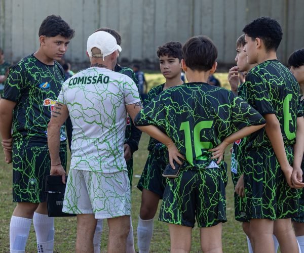 O Técnico Alemãozinho orienta seus comandados do Uirapuru Iate Clube - Foto: @raposo.fotografia