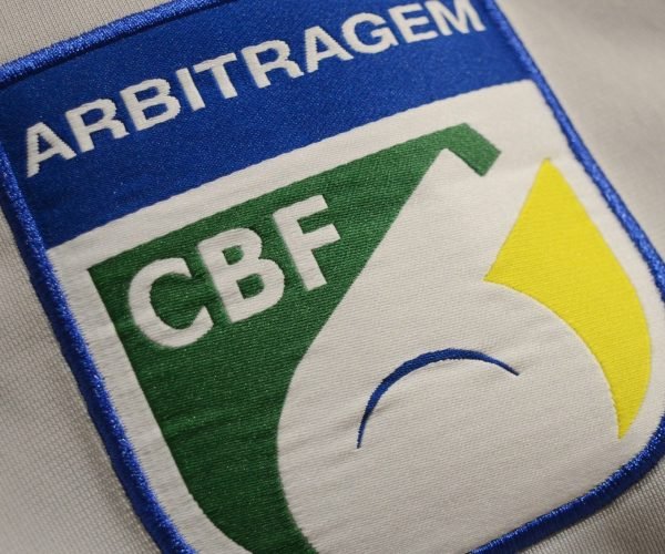CBF profissionaliza arbitragem e define equipe fixa para o Brasileirão 2026