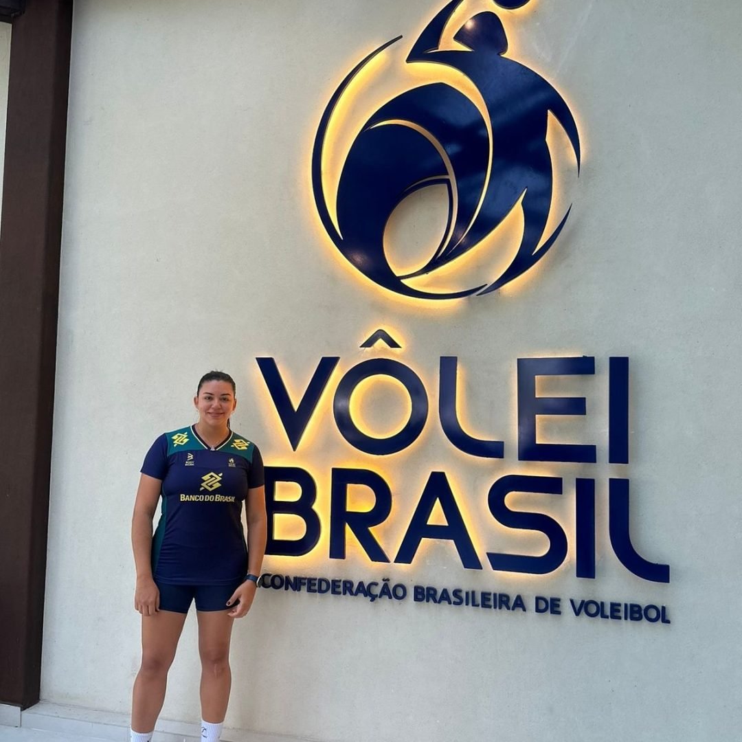 Treinadora Esther Alves, do Uirapuru Iate Clube, no Centro de Desenvolvimento de Voleibol (CDV) - Foto: Divulgação
