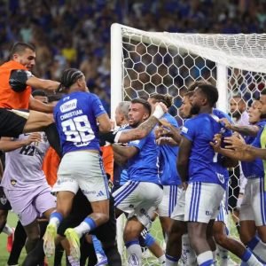 Final do Mineiro tem “batalha campal” e 23 expulsões em Cruzeiro x Atlético-MG