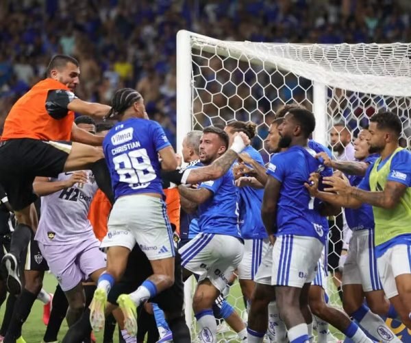 Final do Mineiro tem “batalha campal” e 23 expulsões em Cruzeiro x Atlético-MG