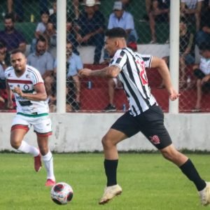 Gabriel Tota, ex-jogador profissional e símbolo de um retorno surpreendente, continua sua trajetória no futebol, mas agora no cenário amador