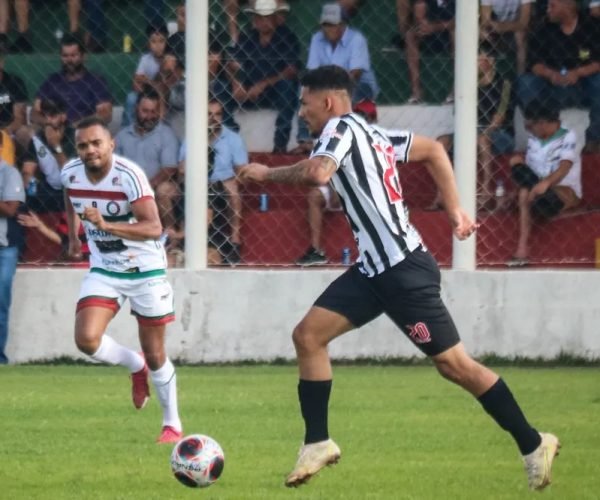 Gabriel Tota, ex-jogador profissional e símbolo de um retorno surpreendente, continua sua trajetória no futebol, mas agora no cenário amador