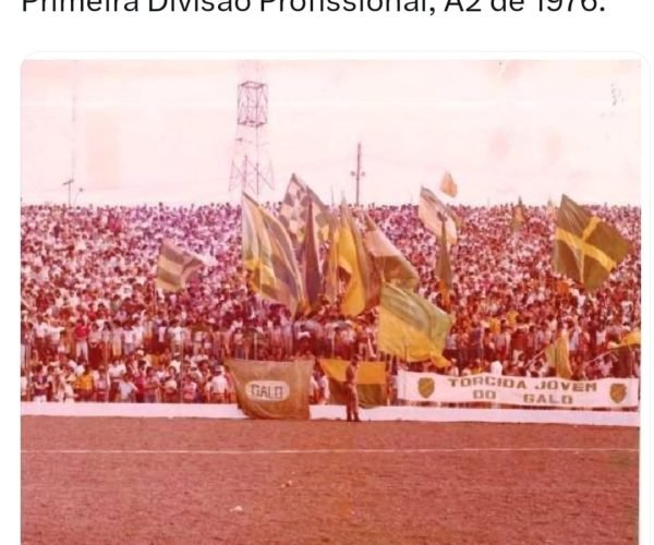 Torcida do XV de Jaú comemorando o título de 1976 - Foto: @interiodabola/Diviulgação