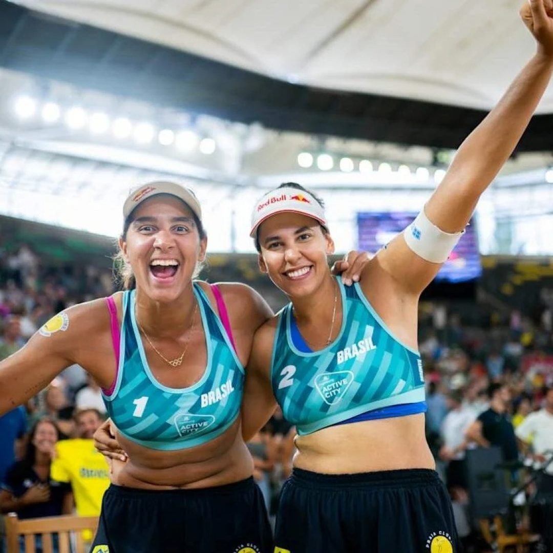A dupla brasileira, Duda e Ana Patrícia conquistaram o bronze na etapa de Hamburgo de Vôlei de Praia - Foto: Volleyball World