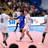 Guarulhos supera Monte Carmelo pela Superliga Masculina de Vôlei - Foto: Matheus Sciamana/Vôlei Renata