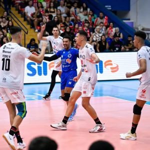 Guarulhos supera Monte Carmelo pela Superliga Masculina de Vôlei - Foto: Matheus Sciamana/Vôlei Renata