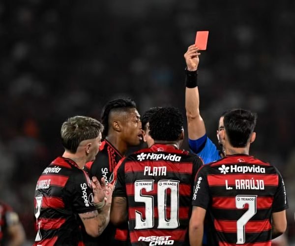A expulsão do jogador Plata gerou muita revolta por parte do Flamengo - Foto: André Durão/ge