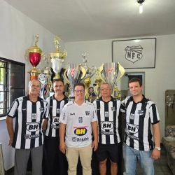 Da esquerda para a direita: Presidente Lucio Vaz, Clébio, Adriano Santos, Galinho e Mário Hueb - Foto: Nacional/Divulgação