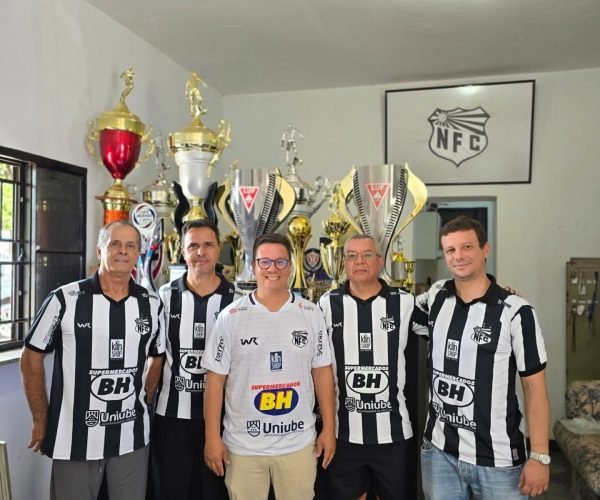 Da esquerda para a direita: Presidente Lucio Vaz, Clébio, Adriano Santos, Galinho e Mário Hueb - Foto: Nacional/Divulgação