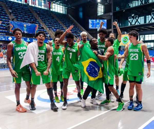Brasil supera Estados Unidos e segue para a grande final da Copa de Basquete - Foto: Divulgação/Fiba