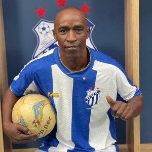 Ditinho renova com a URT e faz história no Mineiro aos 53 anos
