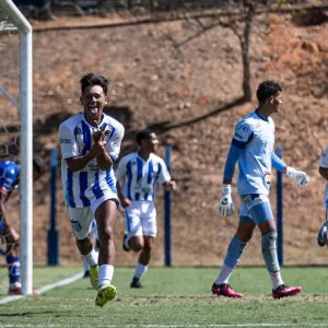 Jovem colombiano Brayan Dias foi o artilheiro do Mineiro Sub-20 da Primeira Divisão vestindo a camisa do Bonfim - Foto: Luciano Brew