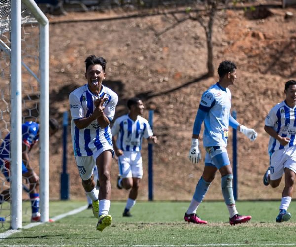 Jovem colombiano Brayan Dias foi o artilheiro do Mineiro Sub-20 da Primeira Divisão vestindo a camisa do Bonfim - Foto: Luciano Brew