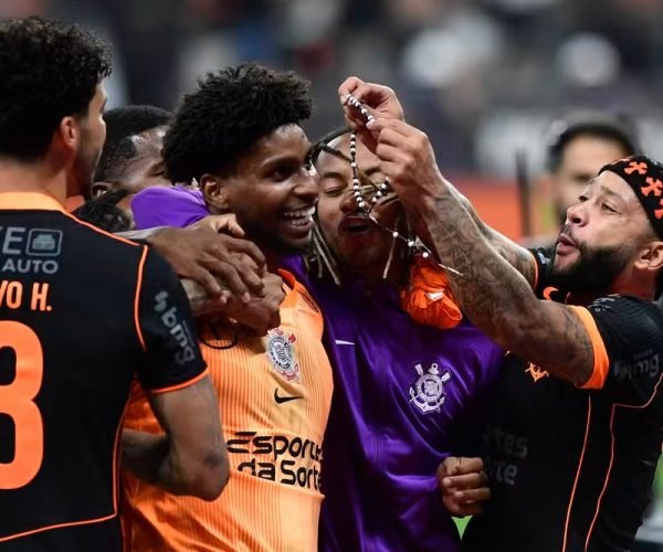 Goleiro Hugo Souza goleiro do Corinthians grande heroi da classificação para a final da Copa do Brasil - Foto: Marcos Ribolli