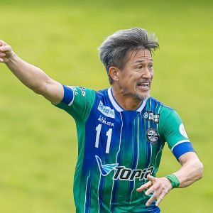 Kazuyosh Miura aos 58 anos, ainda está em atividade no futebol profissional do Japão - Foto: Kyodo News /via AP