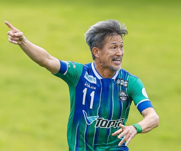 Kazuyosh Miura aos 58 anos, ainda está em atividade no futebol profissional do Japão - Foto: Kyodo News /via AP