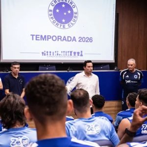 Cruzeiro se reapresenta, Pedrinho barra investida do Flamengo e garante Kaio Jorge