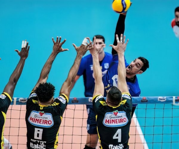 O Praia Clube (de preto) foi superado pelo Minas pelo Mineiro de Vôlei Masculino 2025 - Foto: Hedgard Moraes/Minas Tênis Clube