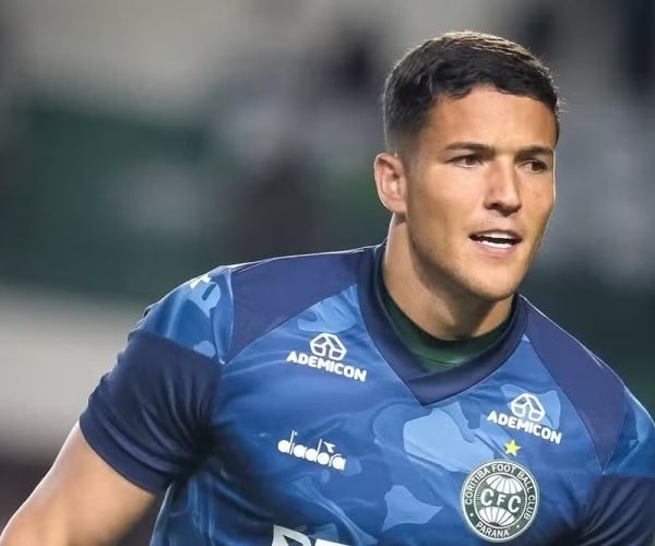 Goleiro que passou pela base da SEMEL Varginha pode entrar no Gjinness World Records