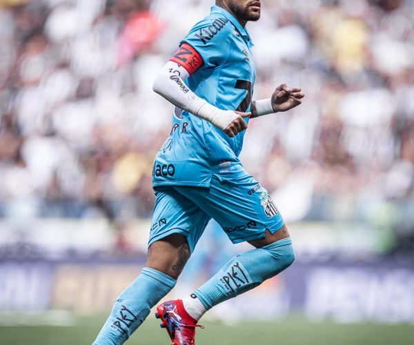 Neymar volta a criticar gramados sintético de alguns estádios brasileiros - Foto: Flickr/Santos Futebol Clube