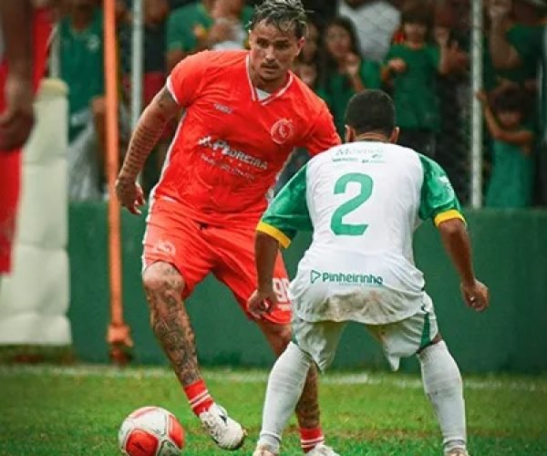 Ex atacante do Cruzeiro Edu vestindo a camisa do Mointanhês de Ervália - Foto: Lara Mendes